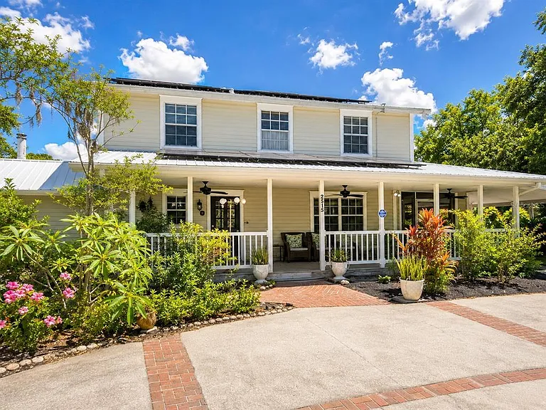 2515 16th Avenue Dr E — Photo 1