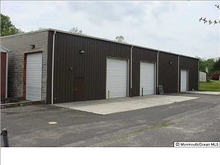 2nd image of 304 Monmouth Rd