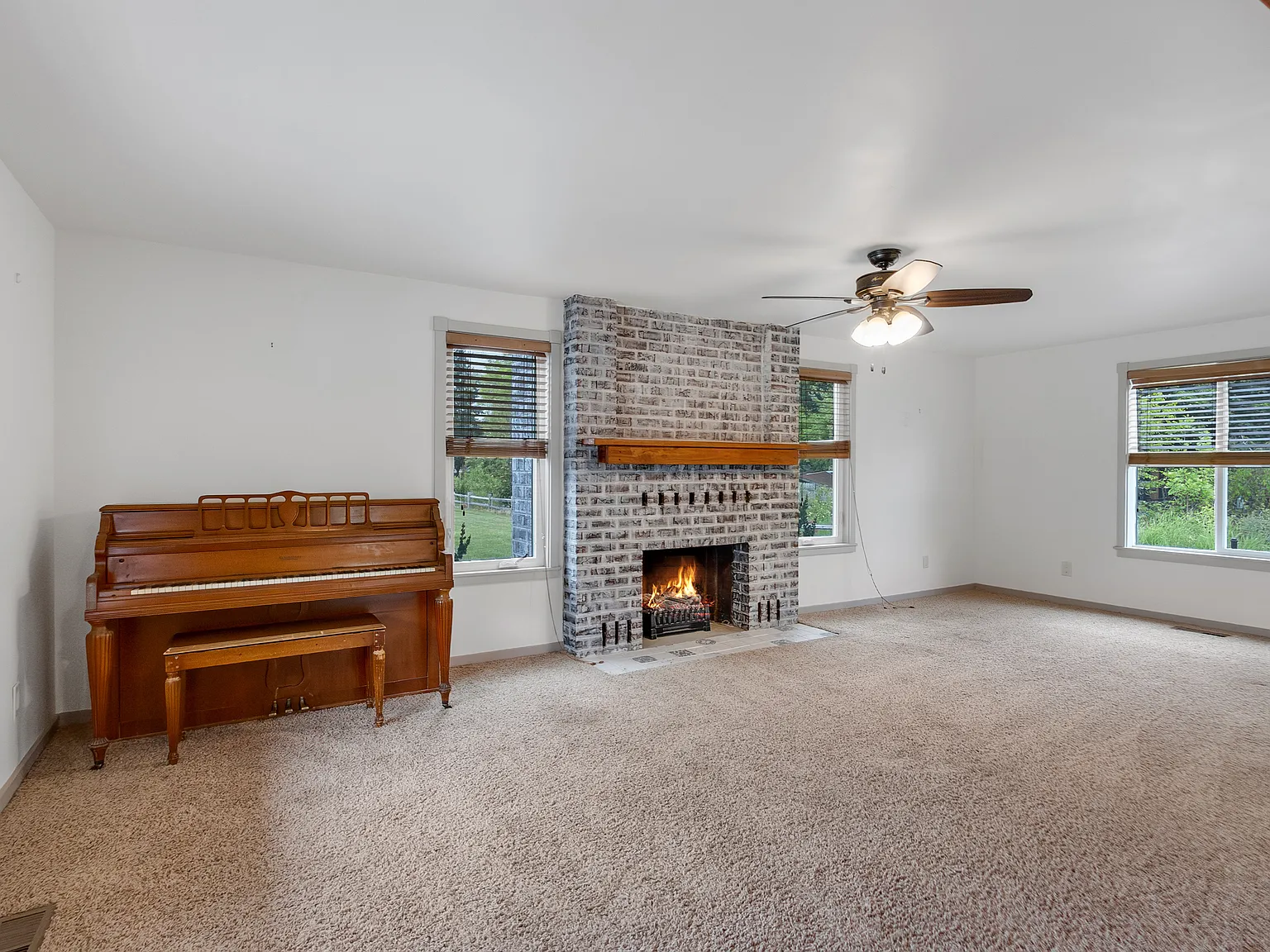 4 bed, 2.5 bath, 2280 sqft, $3,500 — Photo 3