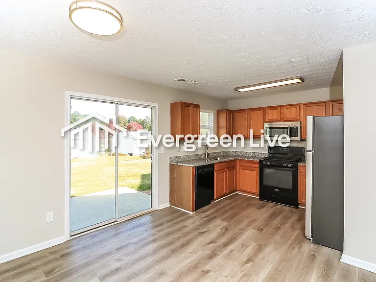 9484 Lakeview Rd — Photo 10