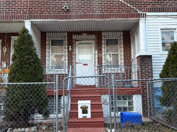 190 Saber St, Philadelphia, PA 19140