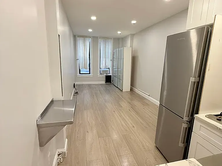 170 E 100th St #1W — Photo 2