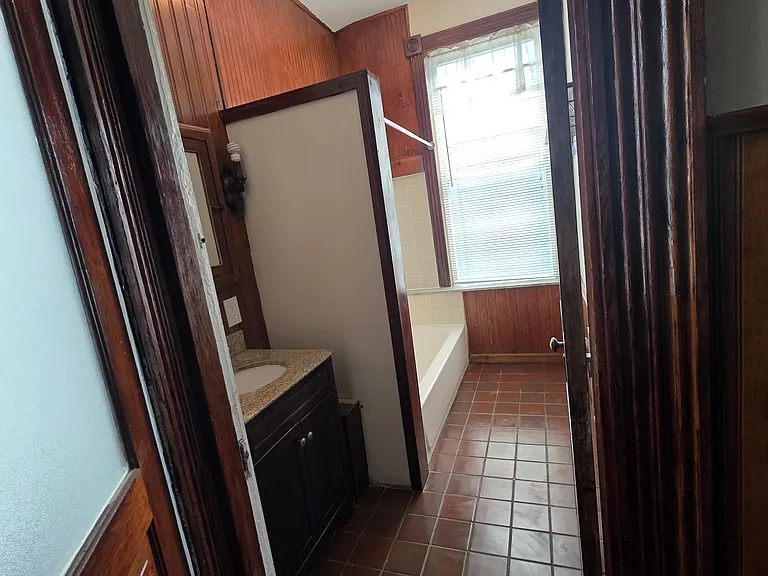 3140 Woodburn Ave — Photo 15