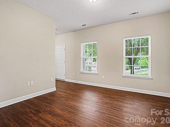 4th image of 6116 Firethorne Ln