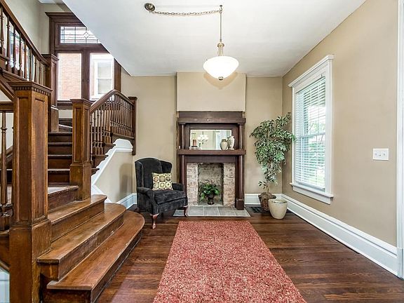 4th image of 1573 E Long St