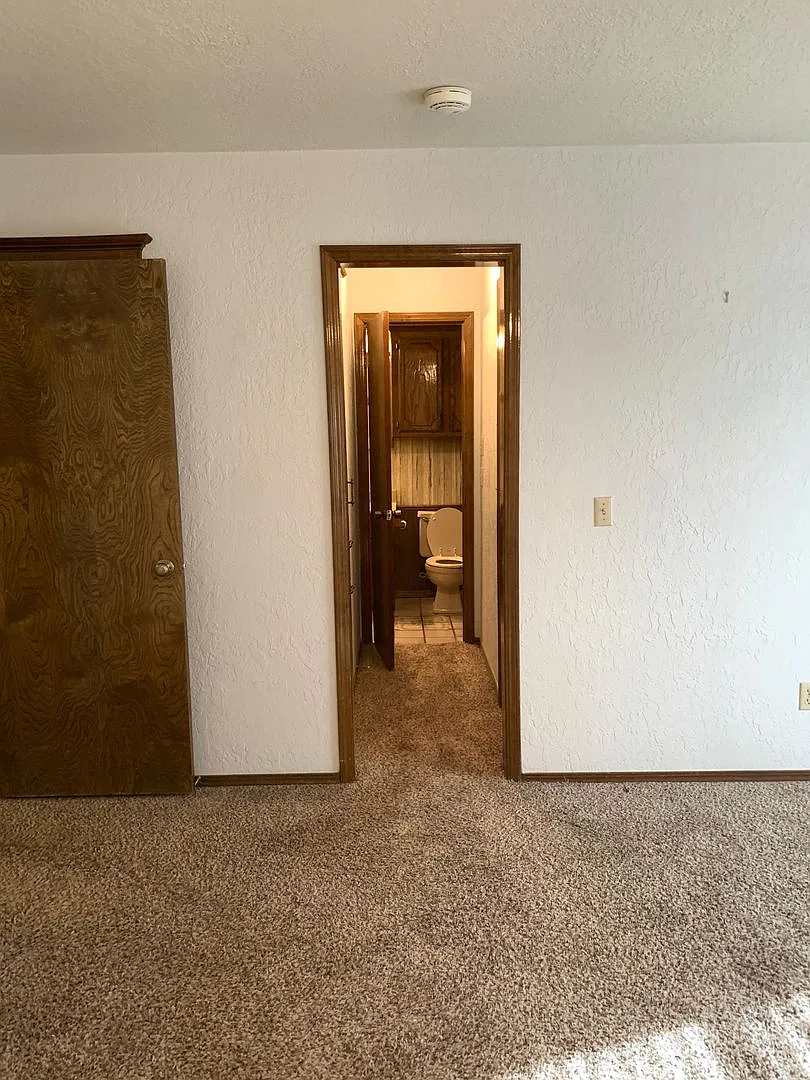 3 Bedroom Home with a Pool in West Norman — Photo 3