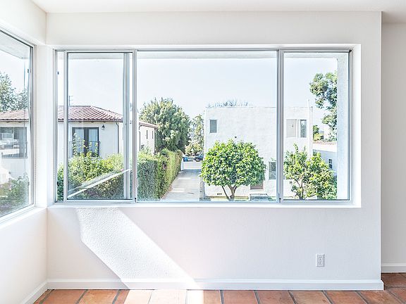 4th image of 2046 Butler Ave