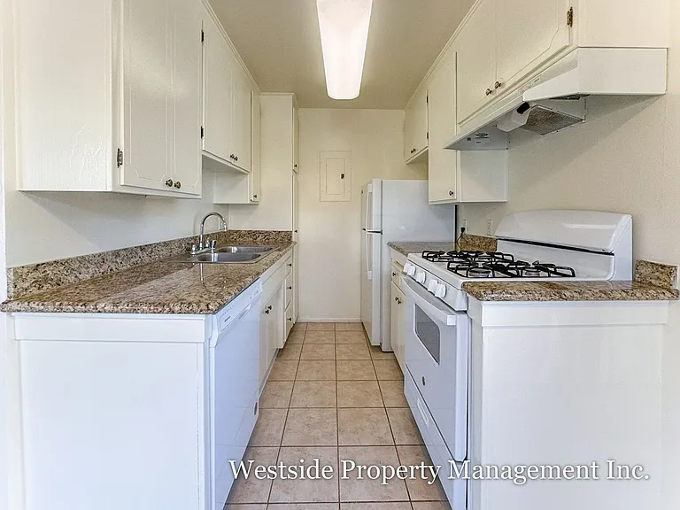 1755 Purdue Ave. — Photo 20