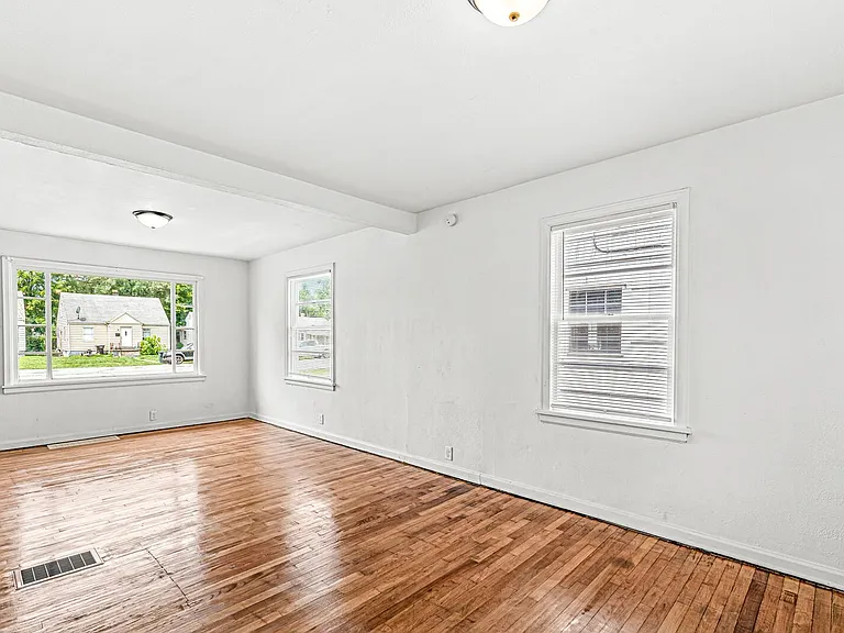 446 S Sheridan St — Photo 6