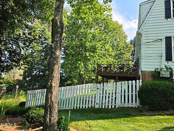 5th image of 616 Crestview Dr