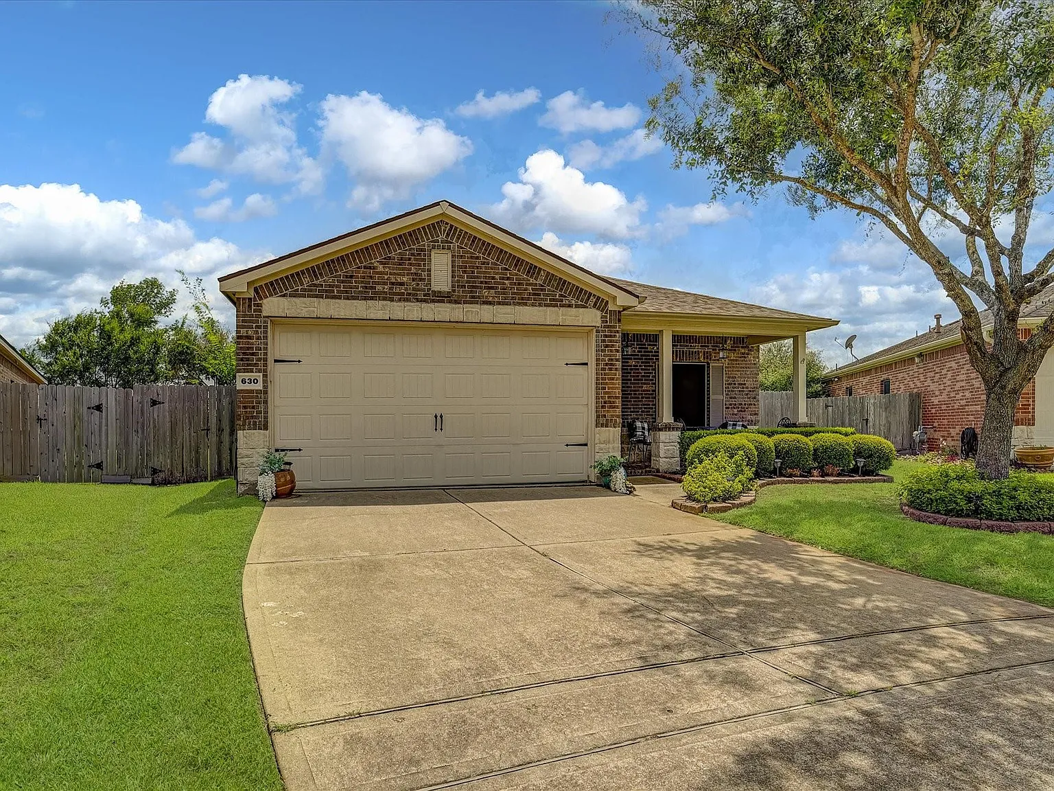 3 bed, 2.0 bath, 1760 sqft, $2,200 — Photo 2