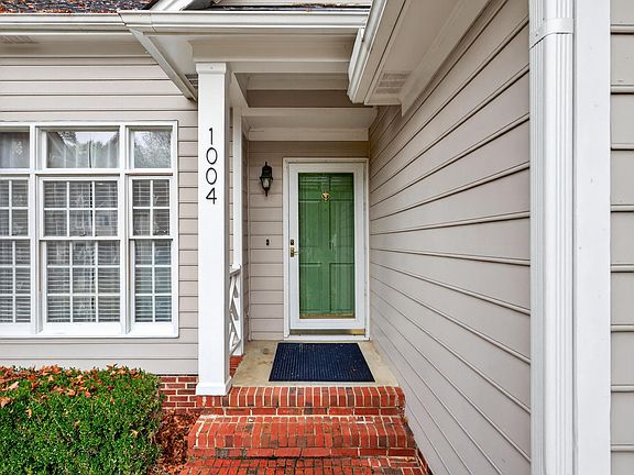2nd image of 1004 Clay Hill Dr