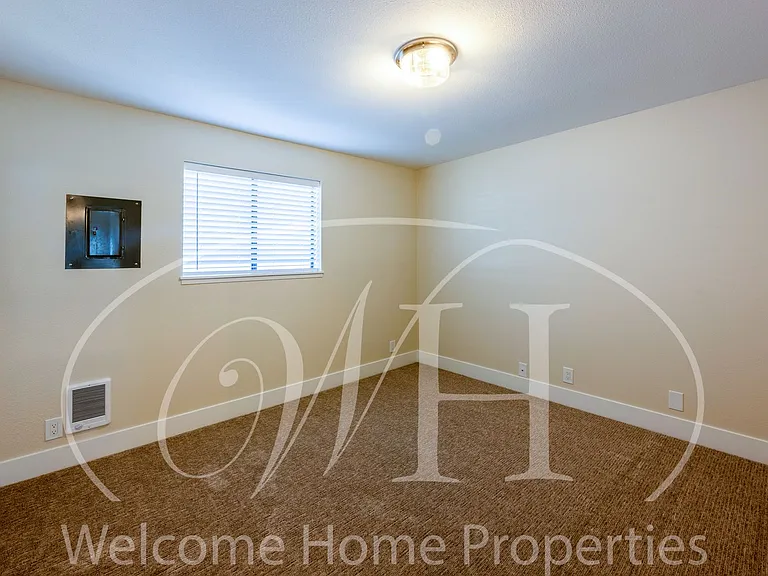 1200 SE Broadway Ave — Photo 14