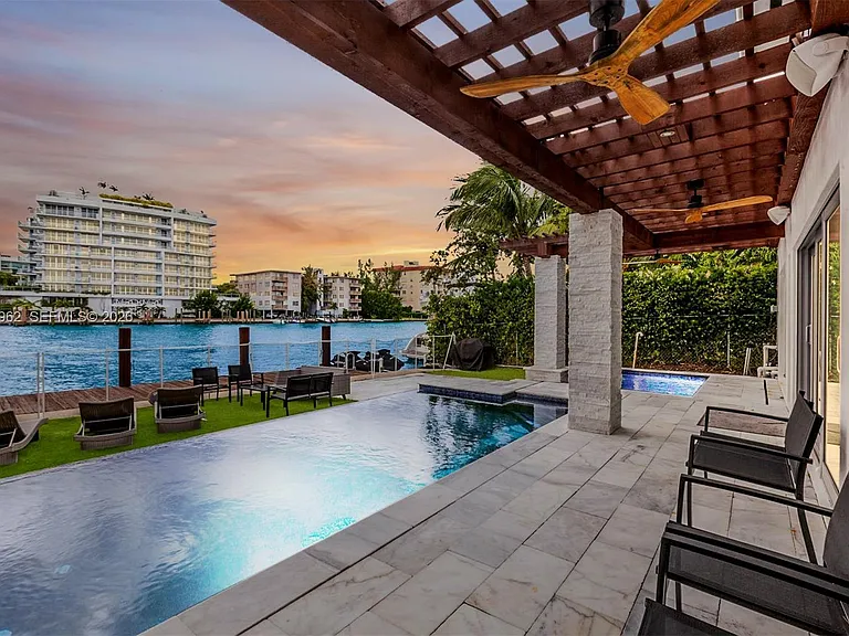 9380 Bay Dr — Photo 10