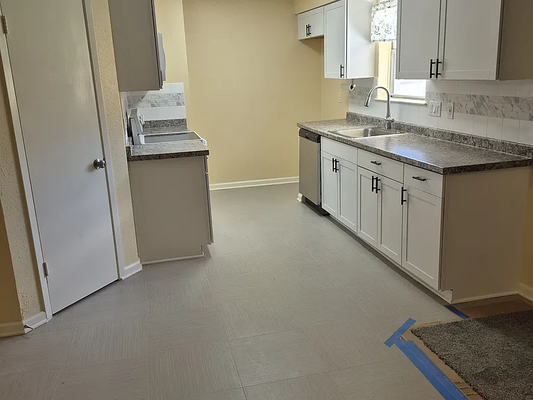2122 Knollbrook Ln — Photo 15
