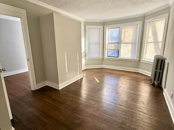 6959 S Paxton Ave APT 1A, Chicago, IL 60649