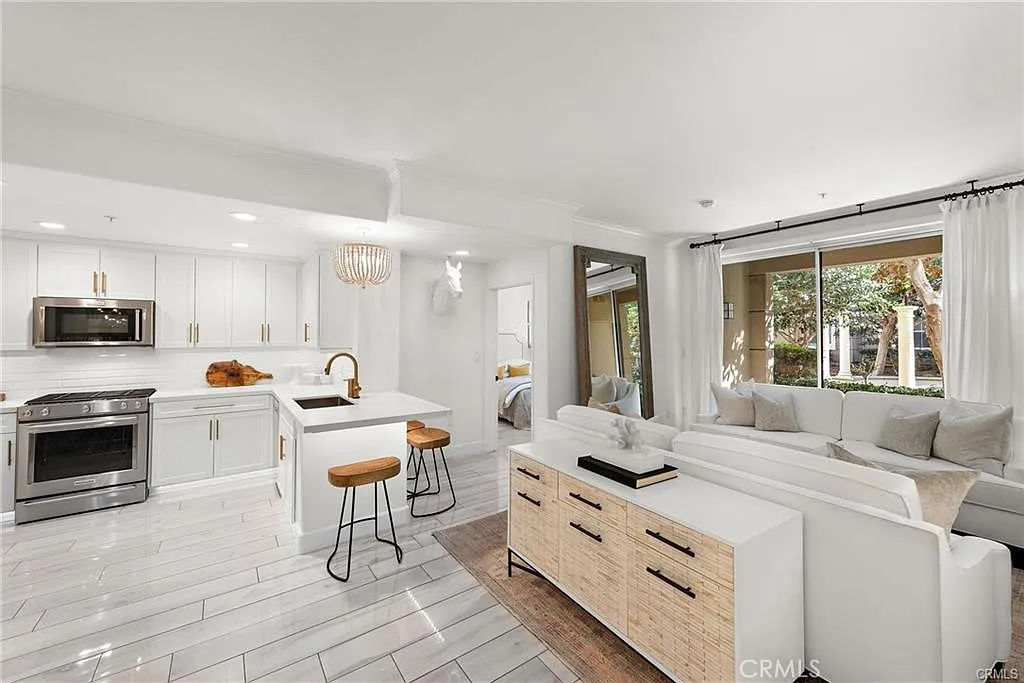 2 bed, 1137 sqft, $3,650 — Photo 3