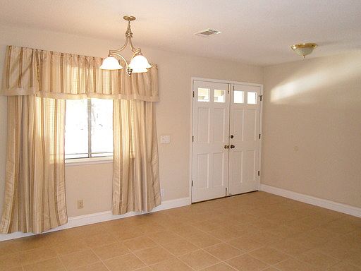 2nd image of 983 Walglen Ct