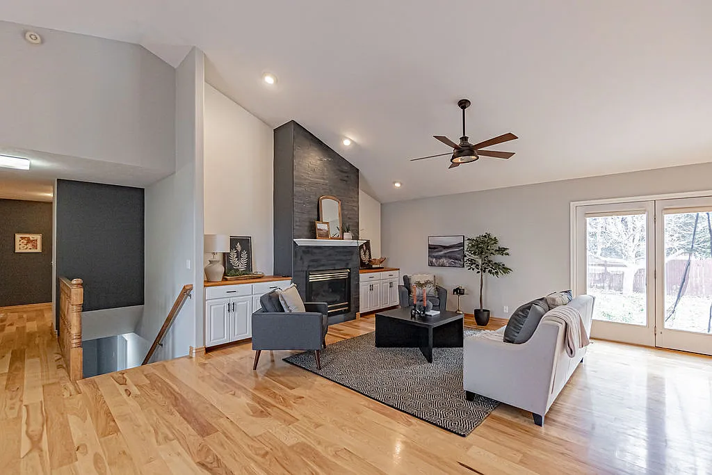 5 bed, 3744 sqft, $3,000 — Photo 4
