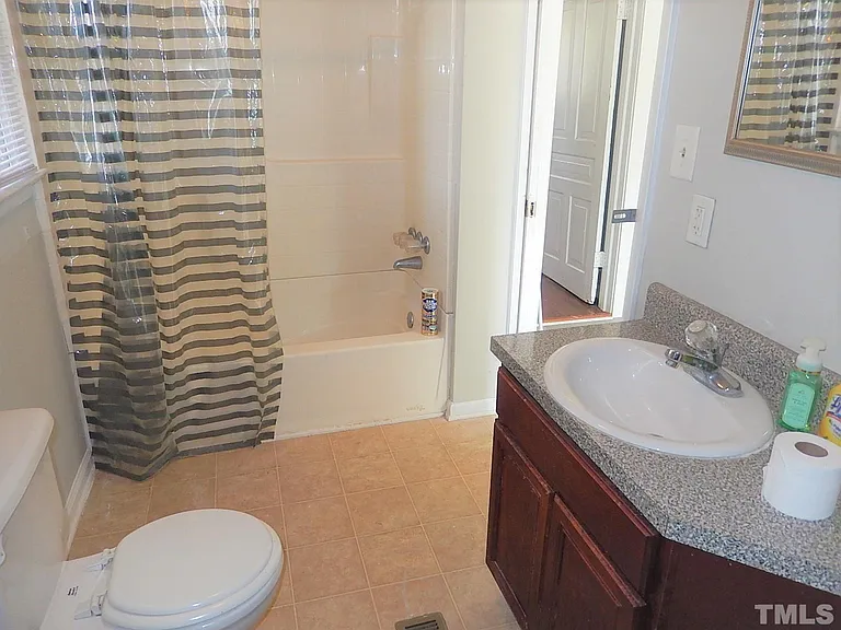 1015 Oberlin Rd — Photo 12