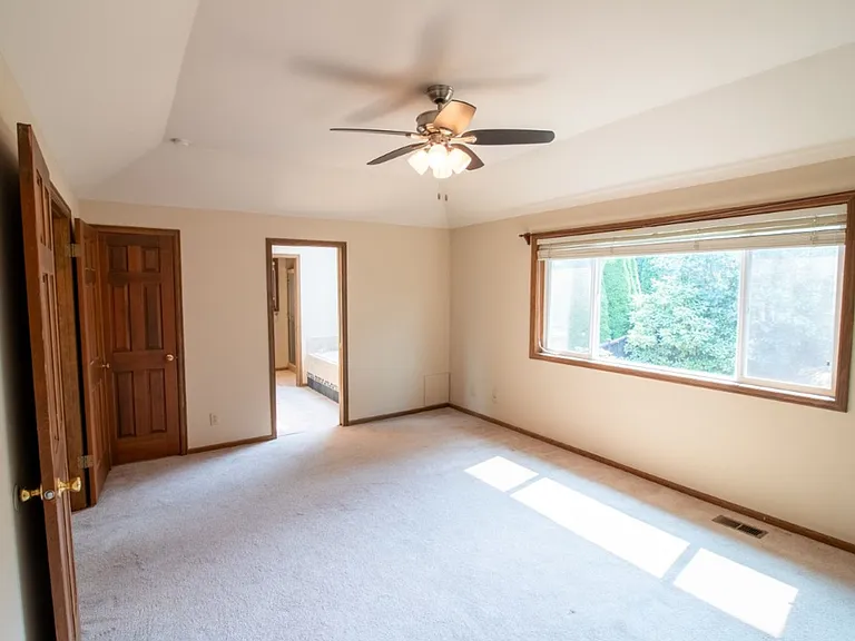 24435 SE 42nd Pl — Photo 20