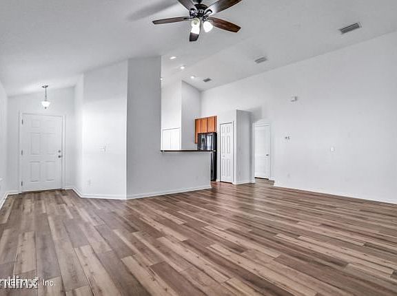 5th image of 128R Kings Trace Dr