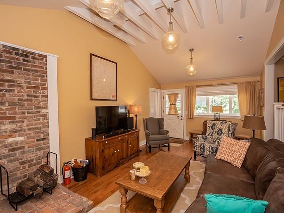 3rd image of 137 Willow Ln