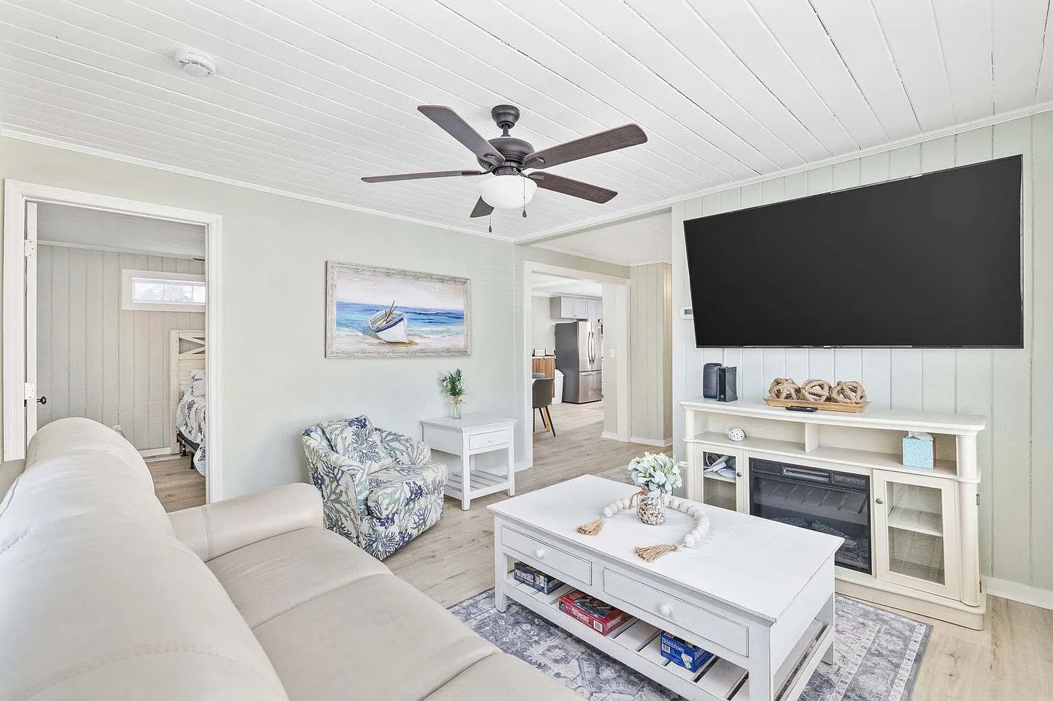3 bed, 2.0 bath, 1194 sqft, $4,350 — Photo 2