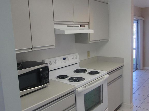 5th image of 124 Beach Park Ln #29