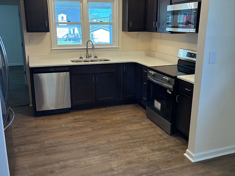 314 Thompson Ave — Photo 17