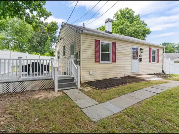 2 Burgundy Ct, Rockville, MD 20850