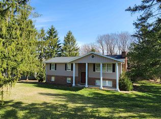 24 Meadow View Ln, Morgantown, WV 26508