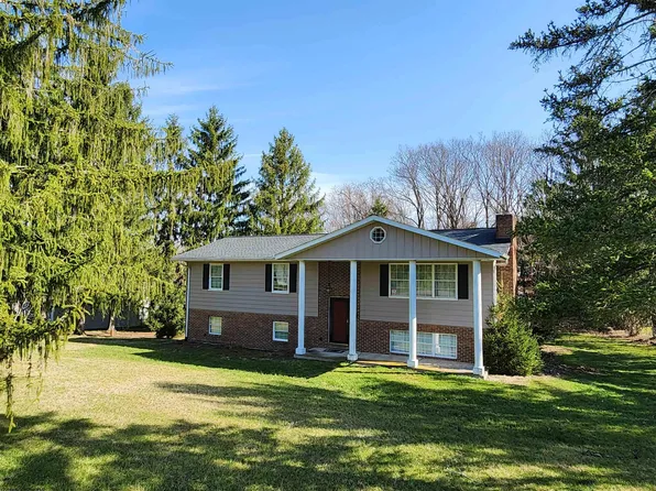 24 Meadow View Ln, Morgantown, WV 26508