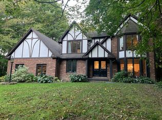 136 Middlebury Rd, Orchard Park, NY 14127