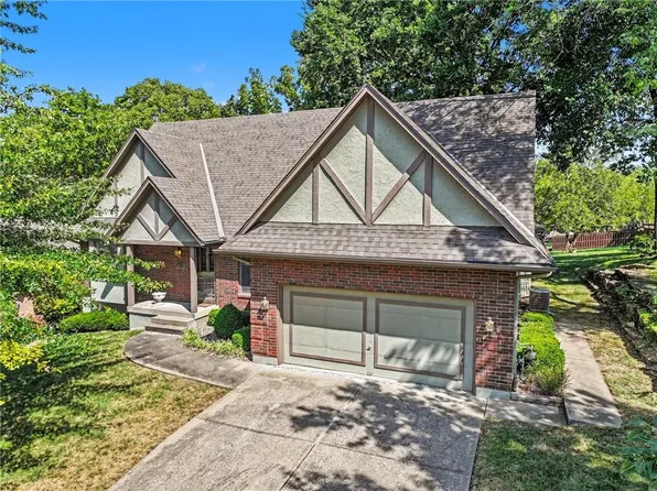 2414 SW Springcreek Ct, Blue Springs, MO 64015