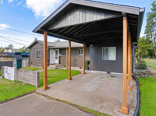 1848 Thomas Ave, Coos Bay, OR 97420