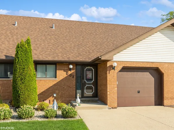 203 Fairview Dr #203, Manhattan, IL 60442