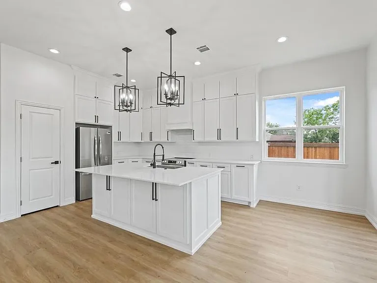 805 Hillside Beach Dr — Photo 5