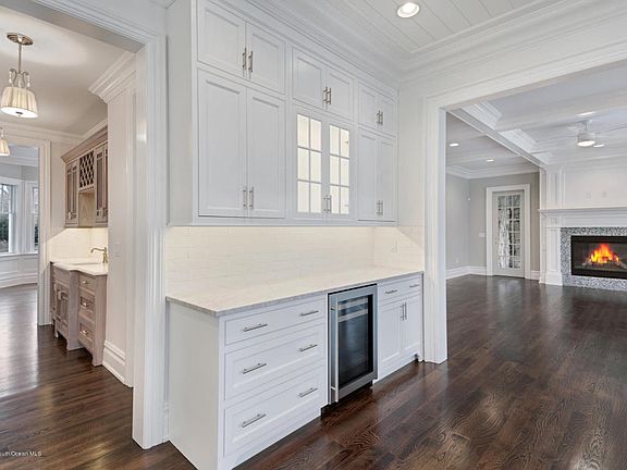 Kitchen to Butlers Pantry