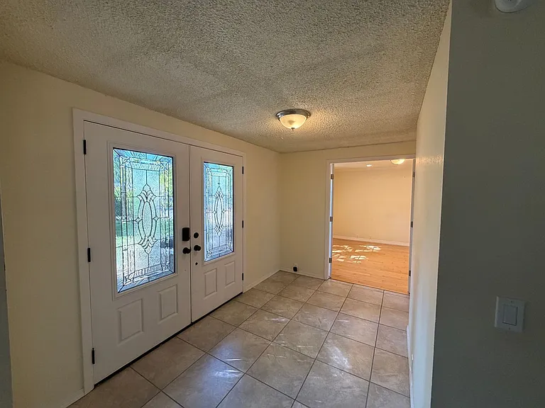 2735 Almaden St — Photo 2