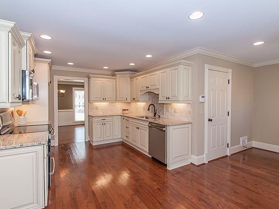 3rd image of 4333 Cove Way NE
