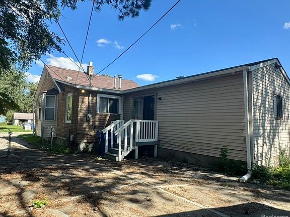3rd image of 8676 Jewett Ave