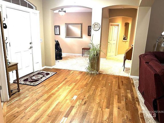 4th image of 3738 N Hollymount Way