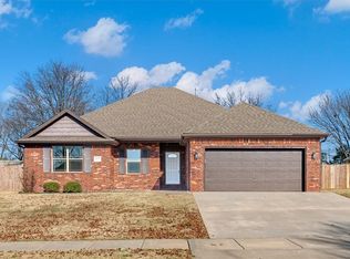 1872 Spring Creek Ave, Springdale, AR 72764