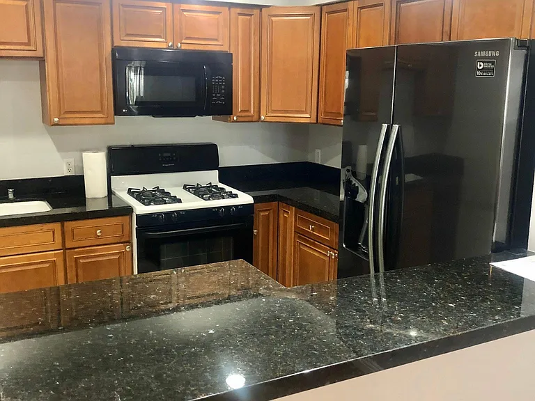 3914 W Victory Blvd #102 — Photo 5