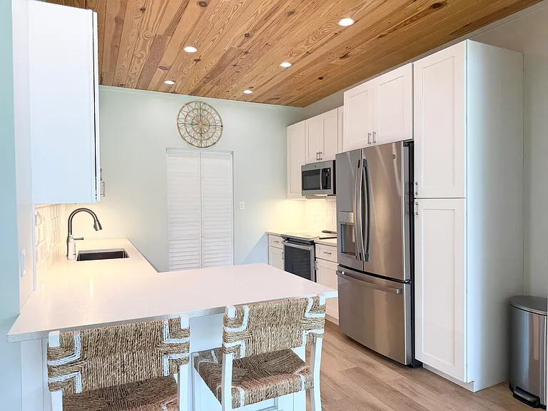 225 N Lakeshore Dr — Photo 7