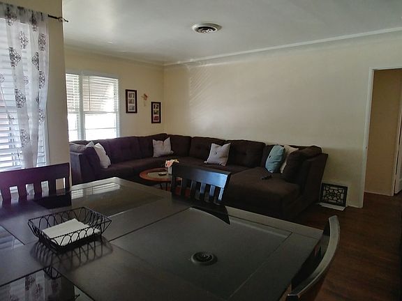 3rd image of 4716 Earle Ave