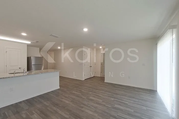 3 bed, 2.0 bath, 1449 sqft, $1,725 — Photo 3