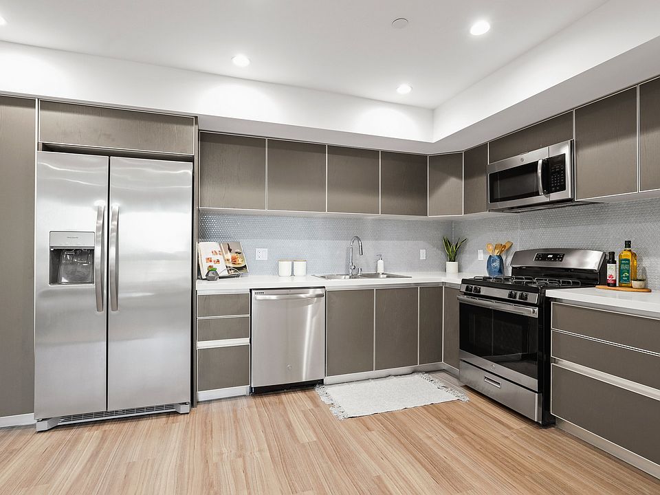 Open Kitchens with Energy-Efficient Appliances and Ample Cabinet Storage