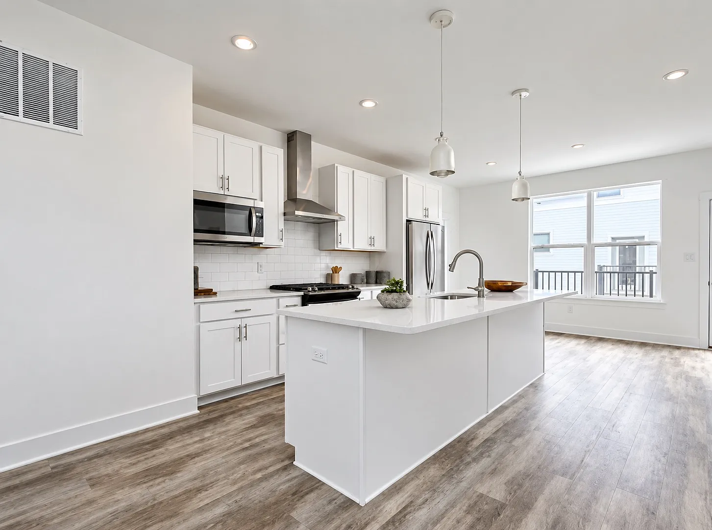 2 bed, 2.5 bath, 1715 sqft, $3,050 — Photo 4